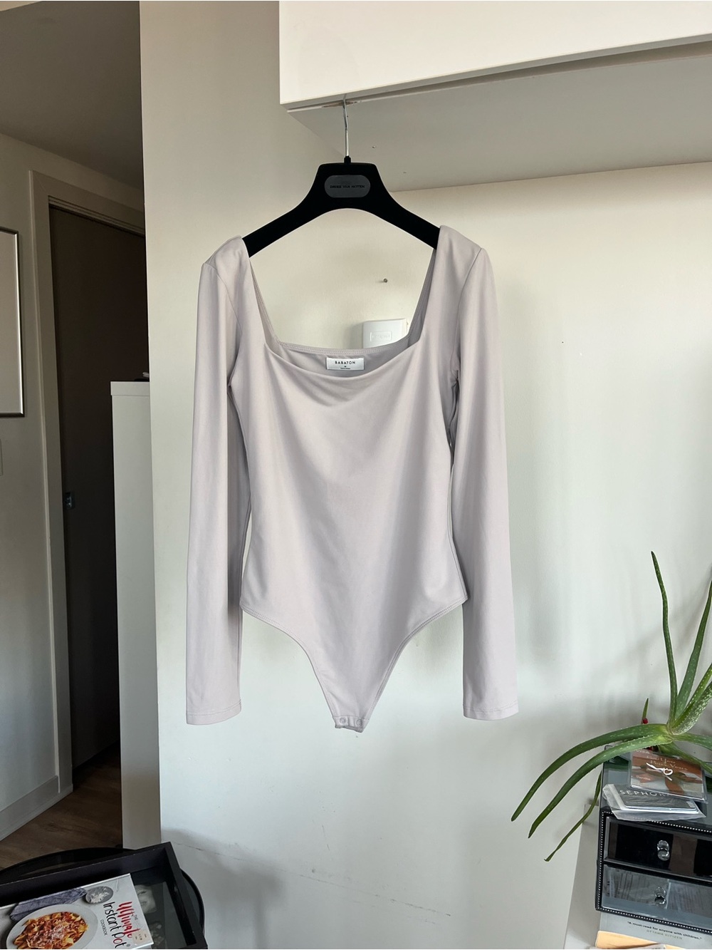 Aritzia Babaton  Contour Squareneck Longsleeve Bodysuit Sz M
